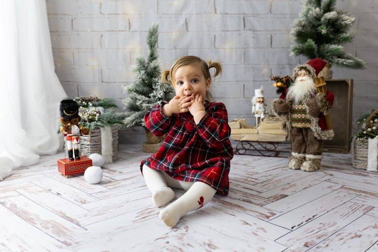 22 - Ella, Matt + Mabel, Xmas mini 2024 - Florence Berry Photography